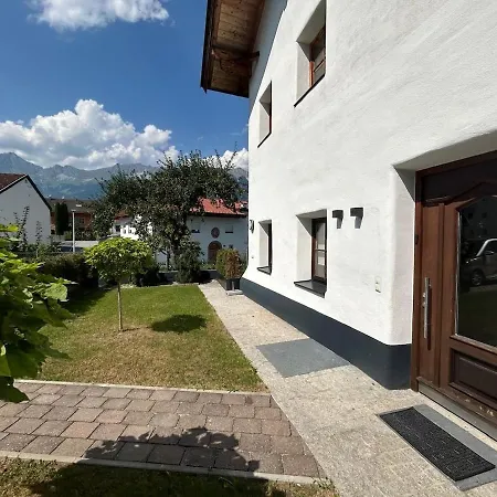 Rustic Alpine Garden Escape Daire *